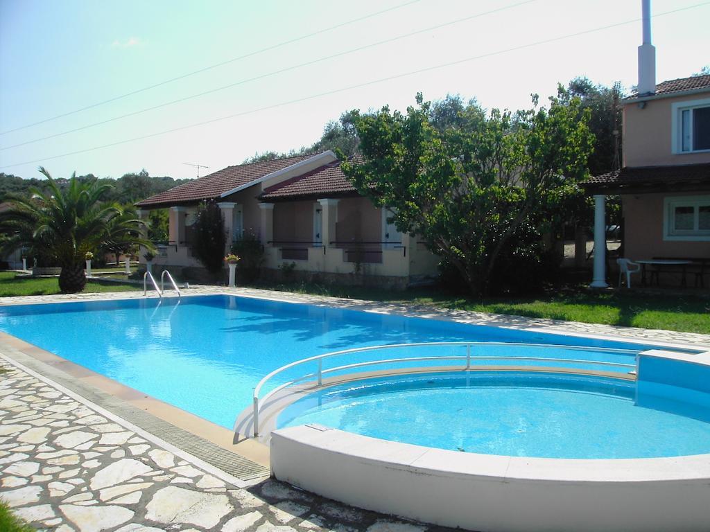 Nikos Appartement *